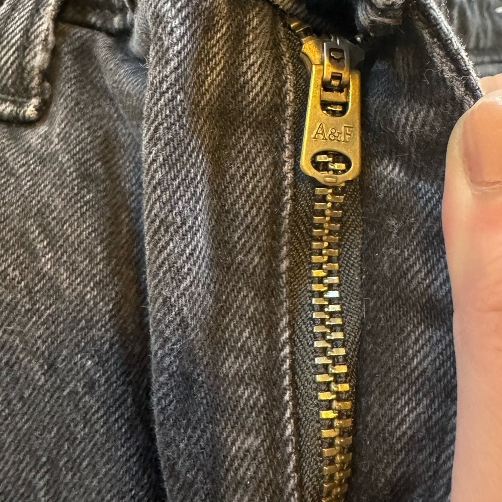 Abercrombie and Fitch 90s Straight Ultra High Rise Black Jeans - Picture 7 of 7